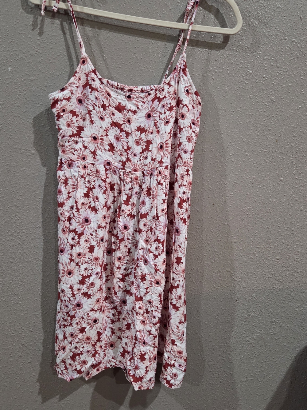 SO White & Red Floral Spaghetti-Strap Casual Dress